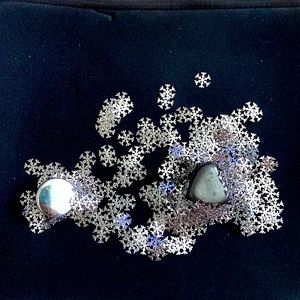 Magnetic mini snowflakes.